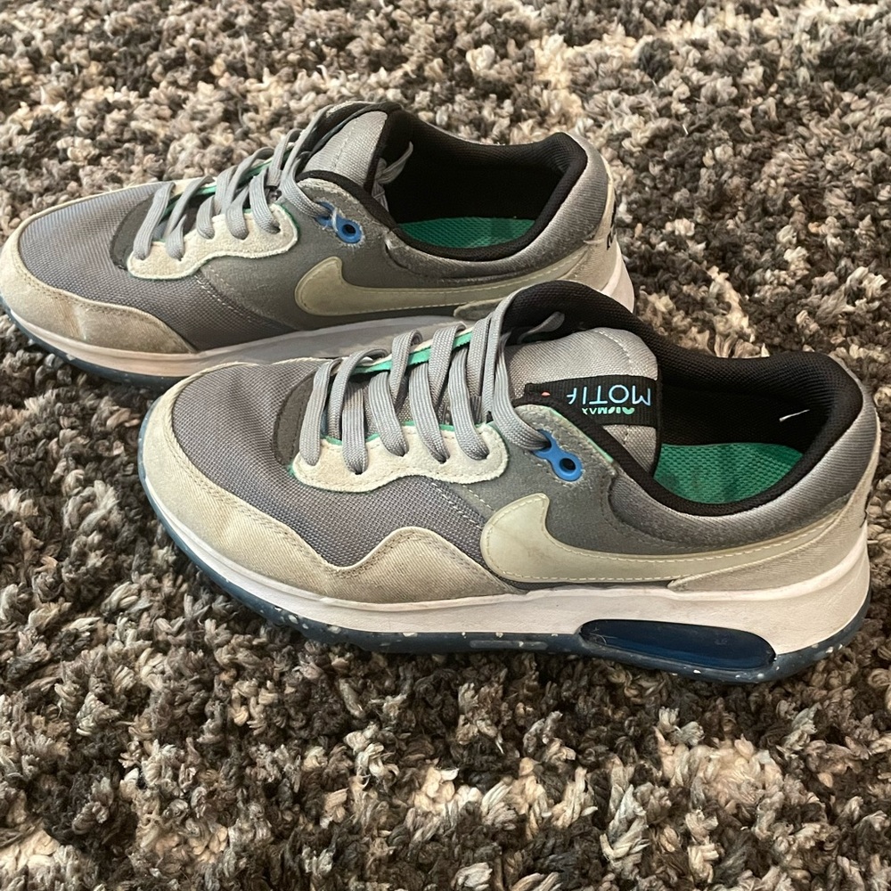 Nike AirMax Motif Cool Grey Speckled Kids Size 4.5y